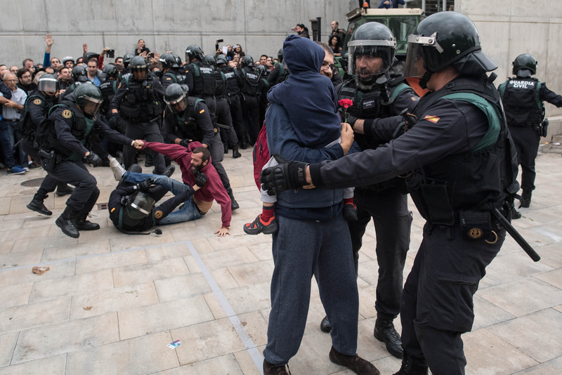Police and anti-vote protestors clash in Sant Julia de Ramis. Photo credit: David Ramos/Getty Images